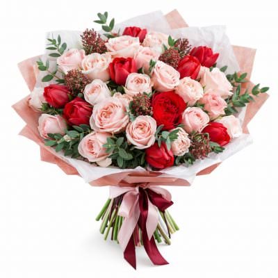 Красивый букет свежих цветов «Алые грёзы»