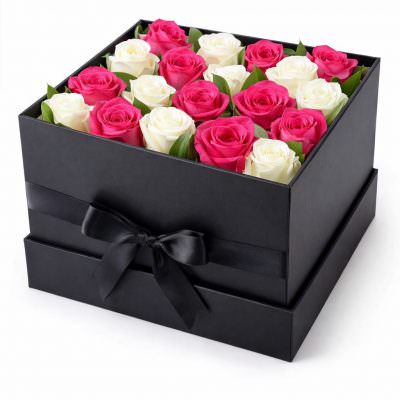 Коробка с розами «Очаровательный блеск»
