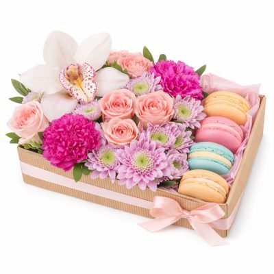 Композиция цветов в коробке «Утренний свет»