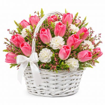 Корзина с тюльпанами и гвоздиками «Розовый вальс»
